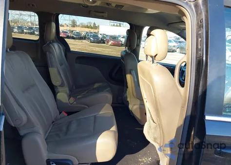 2016 Chrysler Town & Country Touring from USA, damaged, VIN 2C4RC1BG6GR220967